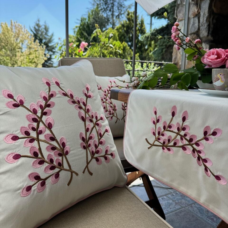 Bahar Dalı İşlemeli Krem Kırlent Kılıfı