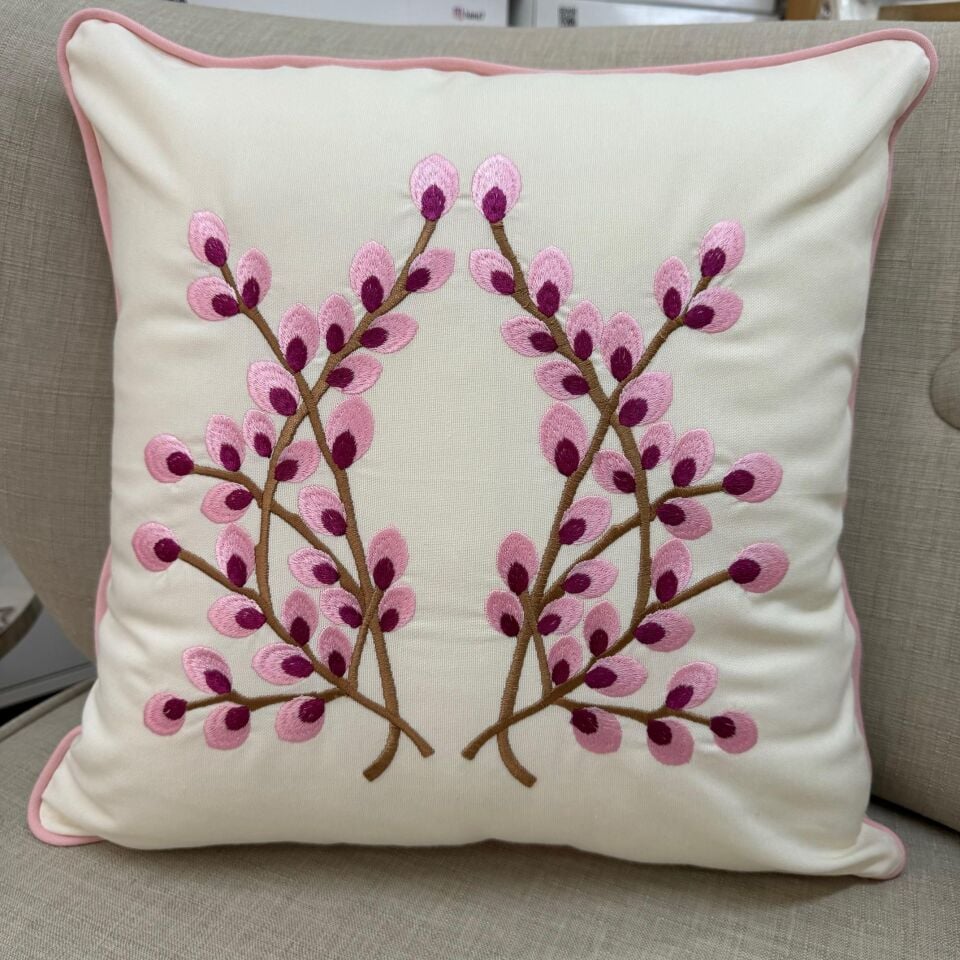 Bahar Dalı İşlemeli Krem Kırlent Kılıfı