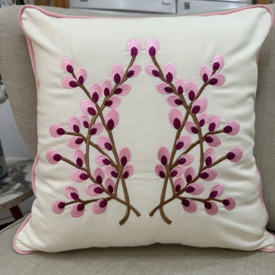 Bahar Dalı İşlemeli Krem Kırlent Kılıfı